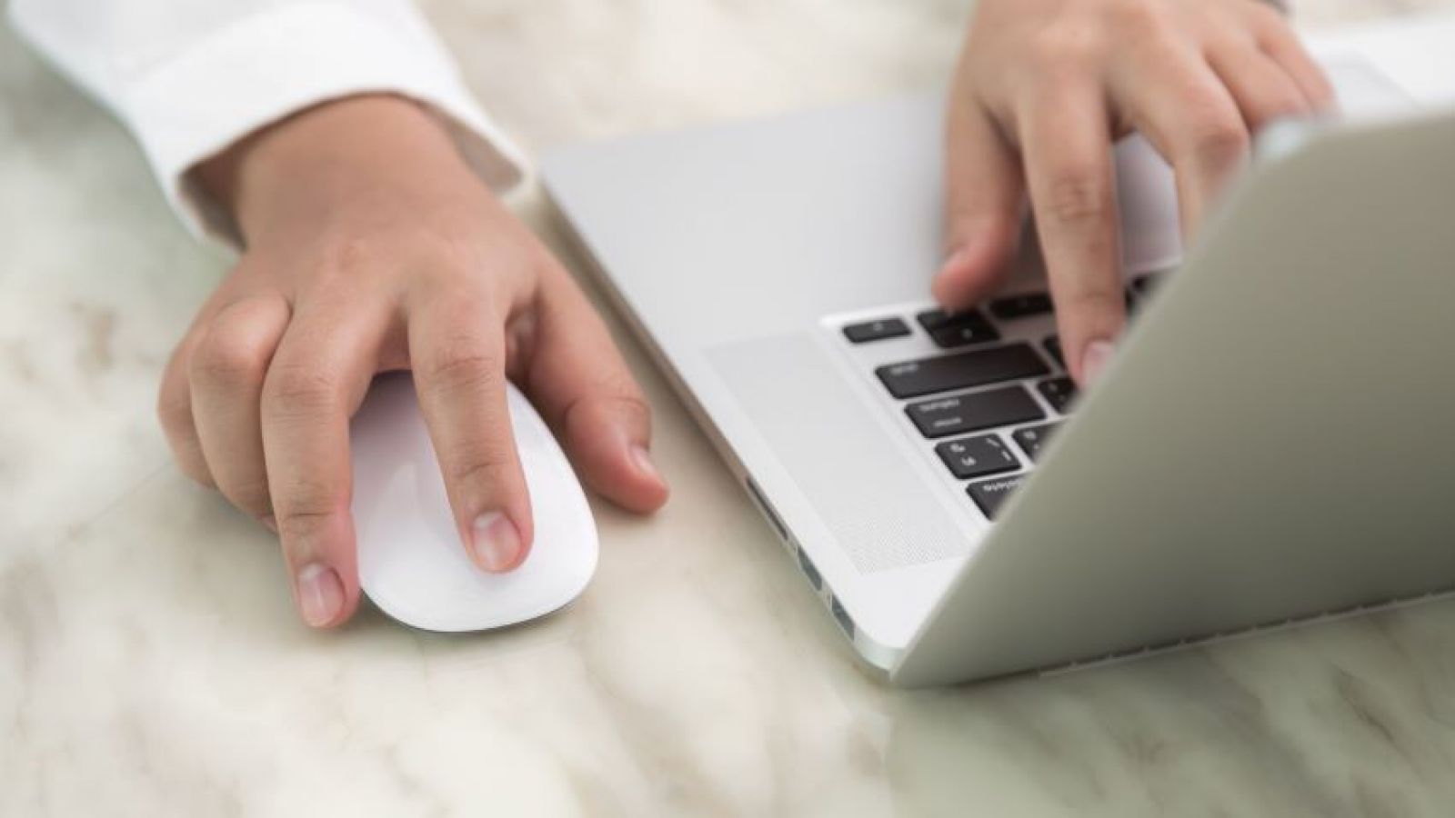 Hombre generó 900 fotos pornográficas de menores en Italia