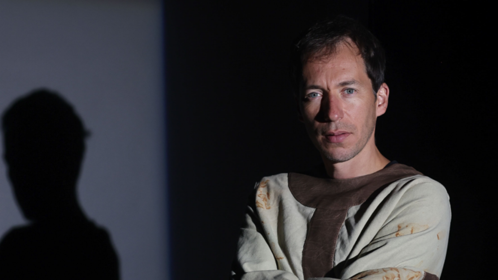 Jean Paul Olhaberry vuelve con show de magia "Infinito" al Teatro Municipal de Las Condes