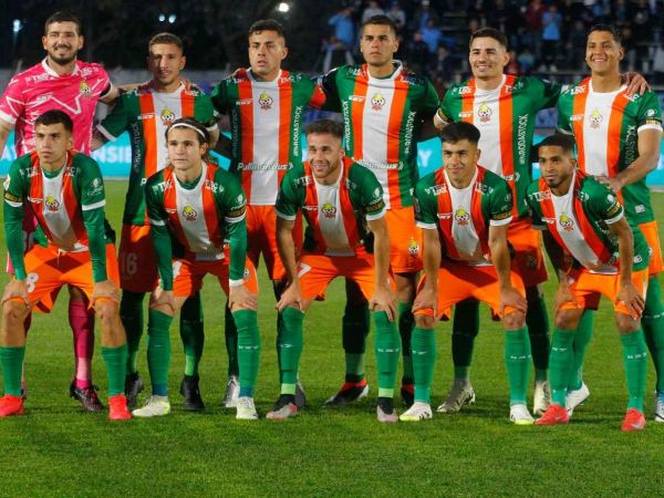 Plantel de Cobresal posando previo a un partido