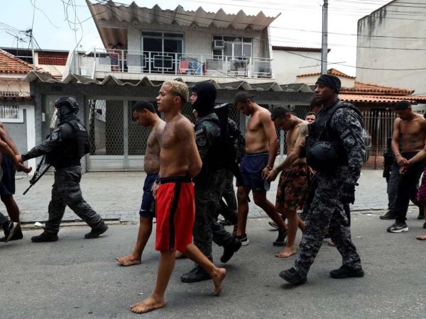 Detenidos tras operativo policial en favelas de Brasil