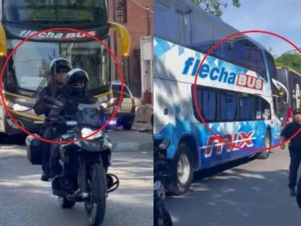 Bus de Universidad de Chile llegando al Estadio de Lanús para la semifinal de Copa Sudamericana