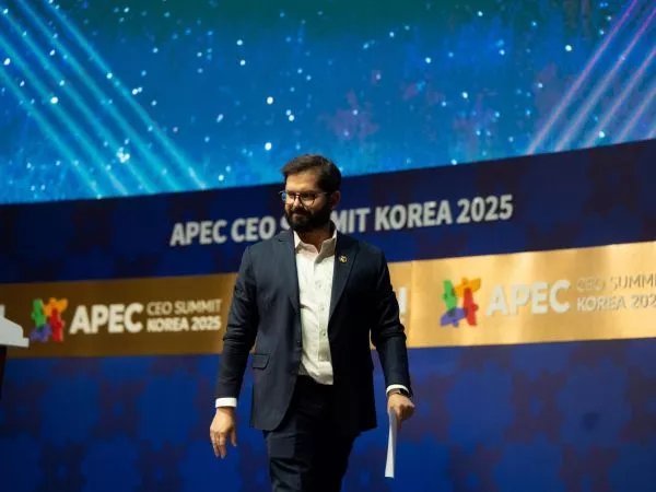 Presidente firma acuerdos en APEC