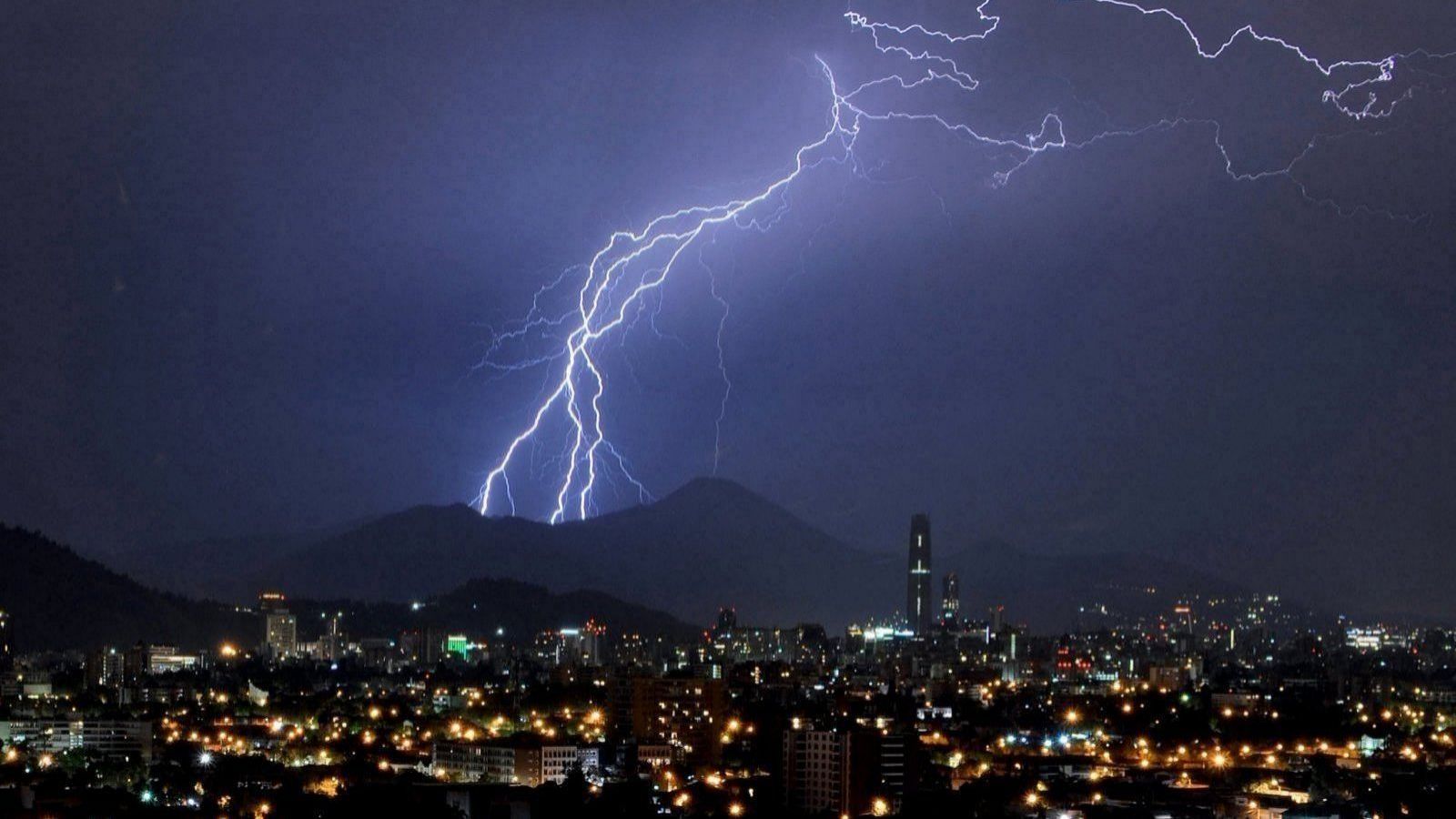 Alerta meteorológica por tormentas eléctricas en Santiago