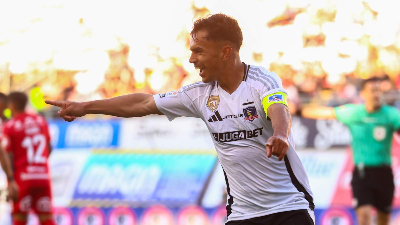 Vicente Pizarro celebrando su gol ante Ñublense