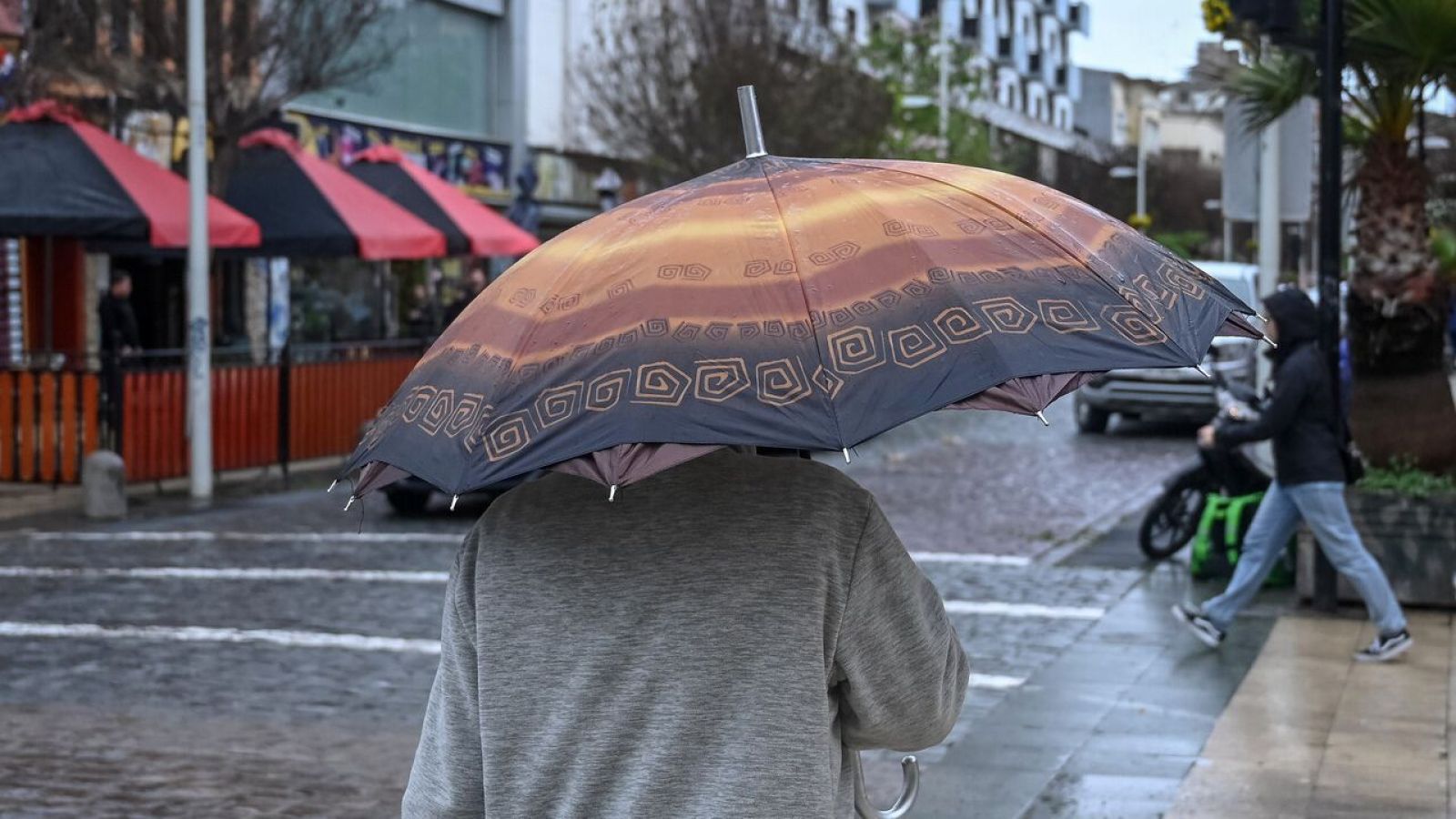 Fuertes vientos en tres regiones