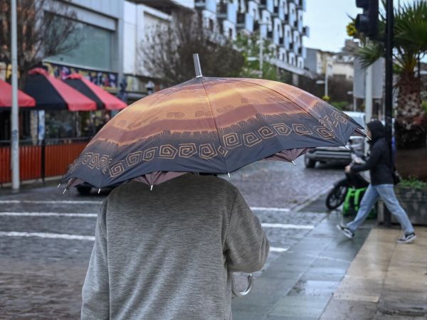 Fuertes vientos en tres regiones