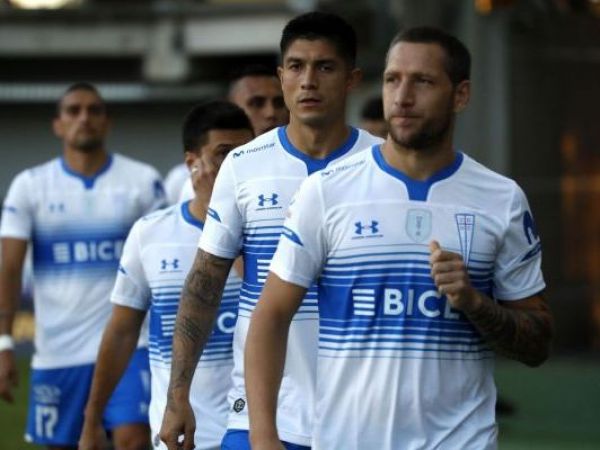 Valber Huerta con la camiseta de Universidad Católica