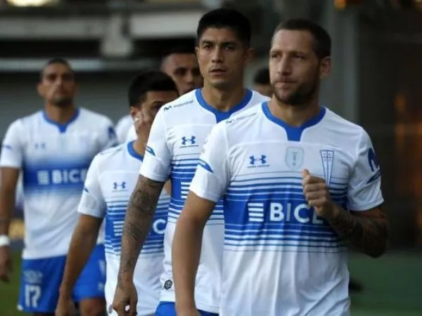 Valber Huerta con la camiseta de Universidad Católica