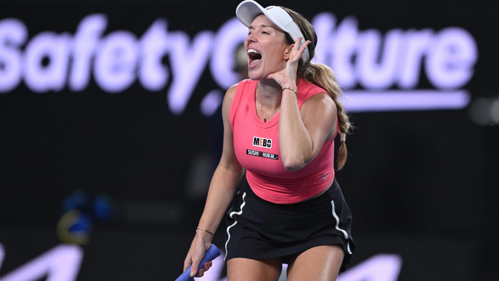 Danielle Collins jugando un partido de tenis