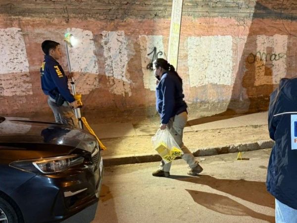 Policía investigando sitio del asesinato en Conchalí.