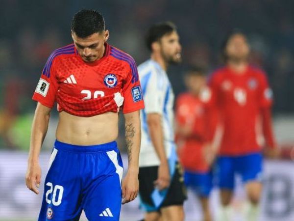 Lucas Cepeda con la camiseta de la Selección Chilena