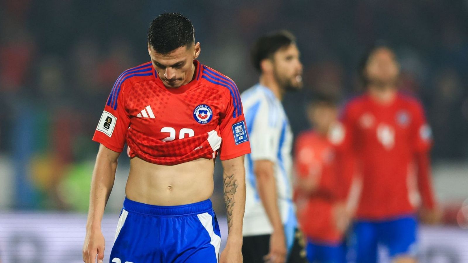 Lucas Cepeda con la camiseta de la Selección Chilena