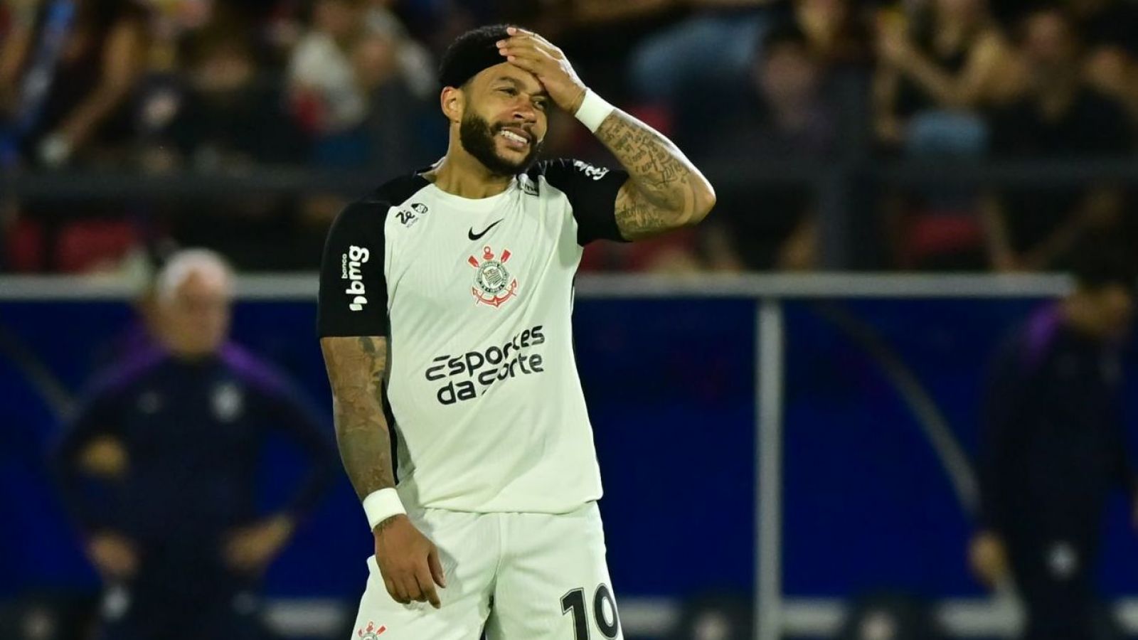 Corinthians le adeuda 4 millones de dólares a Memphis Depay