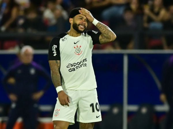Corinthians le adeuda 4 millones de dólares a Memphis Depay