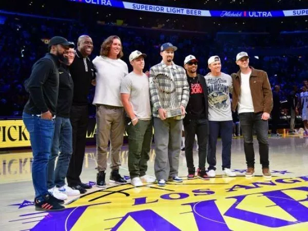Los Angeles Dodgers de la Major League Baseball (MLB) de Estados Unidos celebrando el título