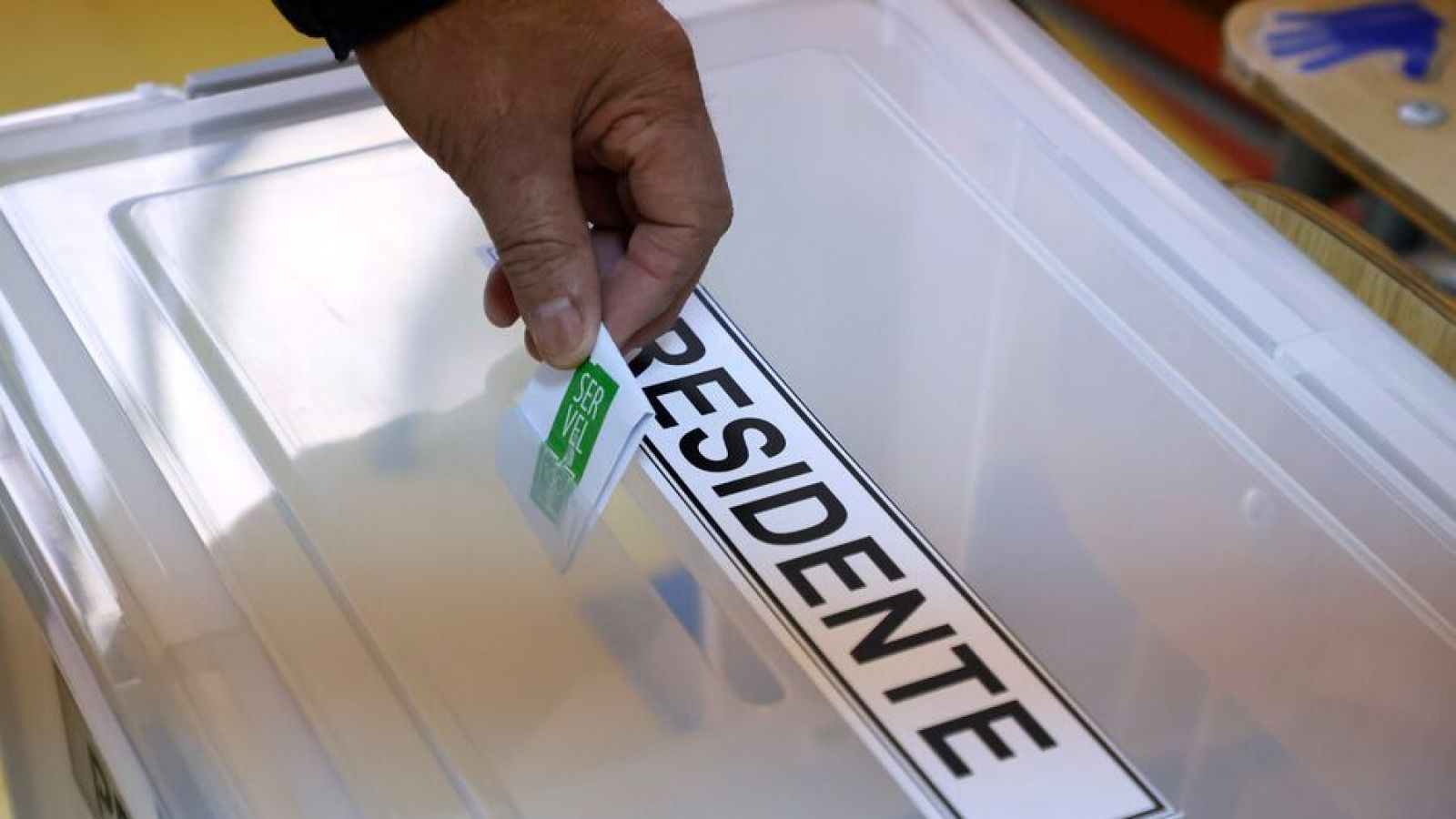 Urna electoral para presidentes, elección presidencial, segunda vuelta