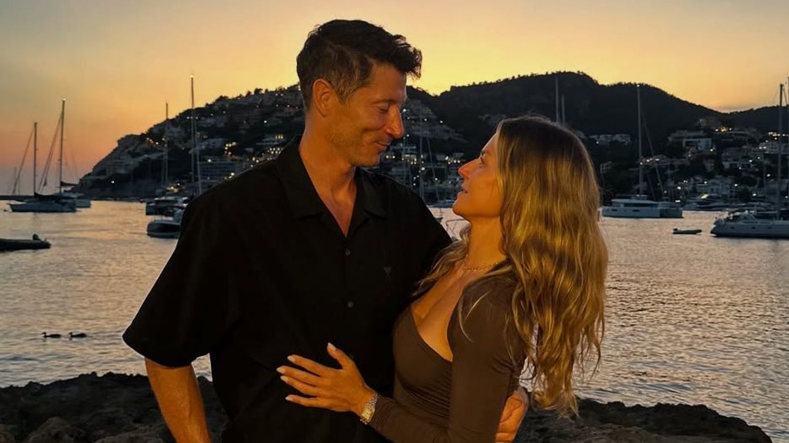 Robert Lewandowski fue blanco de burlas en la selección polaca por fotos de su esposa