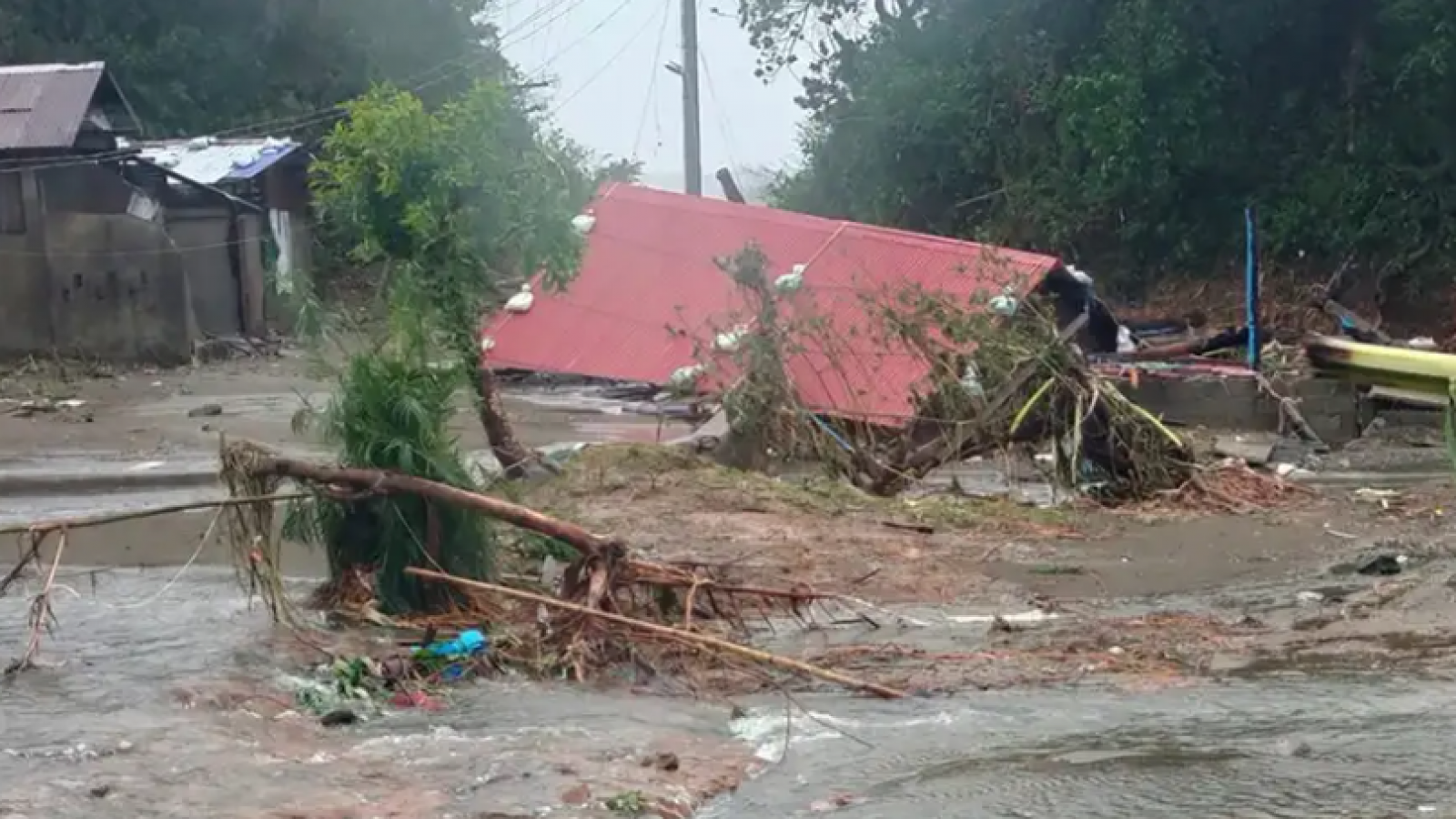 Filipinas: casi un millón de evacuados por llegada de tifón