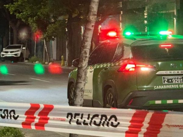 Hombre murió tras choque contra un árbol en Santiago Centro
