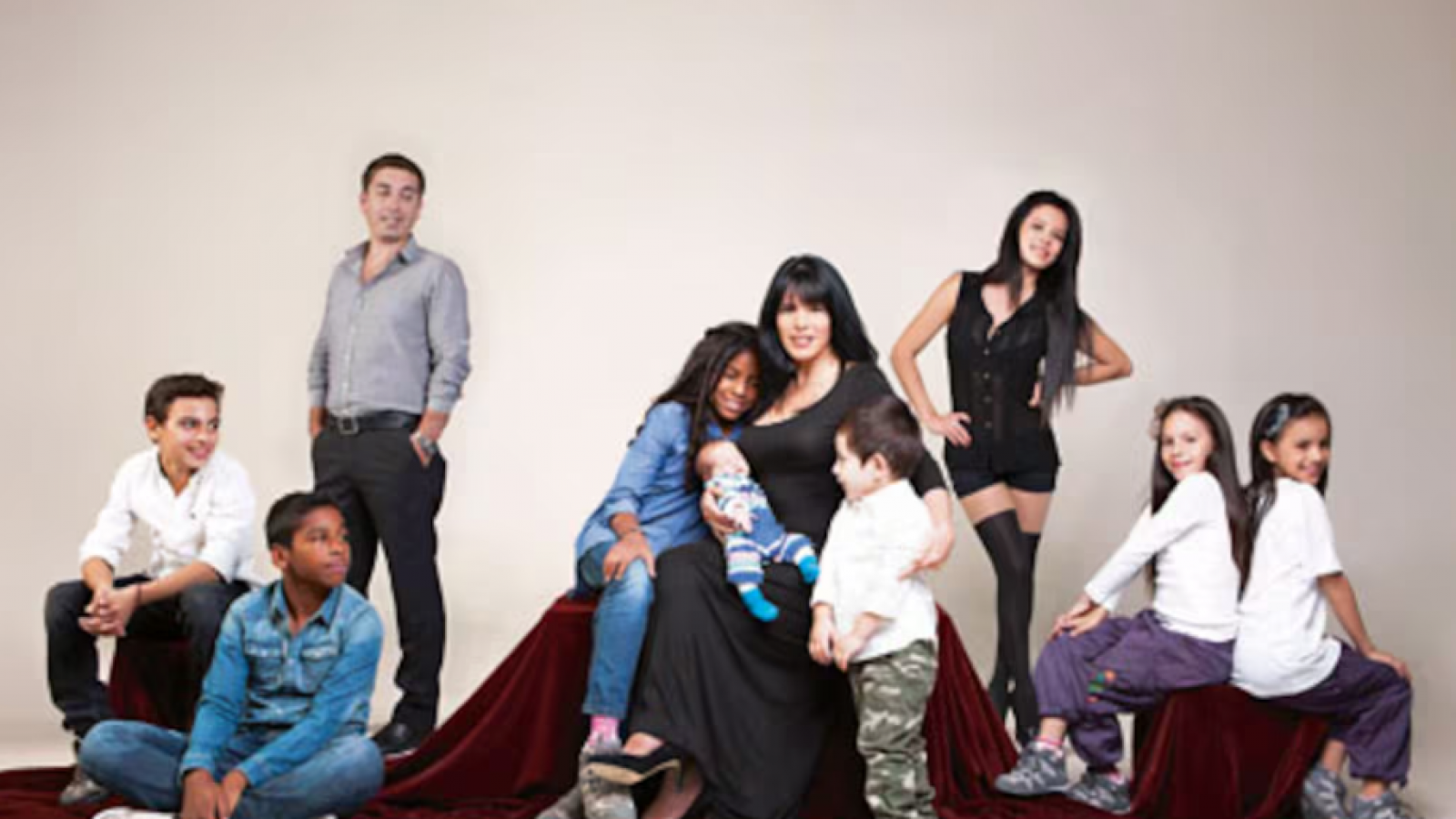 Anita Alvarado y sus nueve hijos