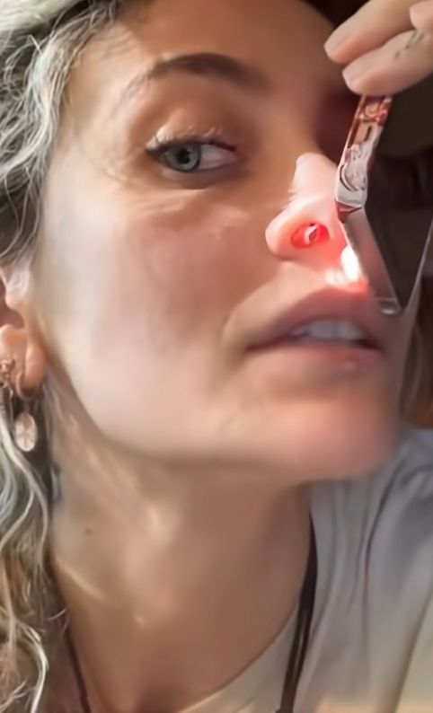 Paris Jackson muestra su nariz en un video en TikTok