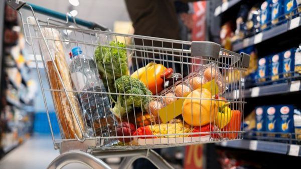 Carro de supermercado. Foto referencial horarios supermercados en Elecciones