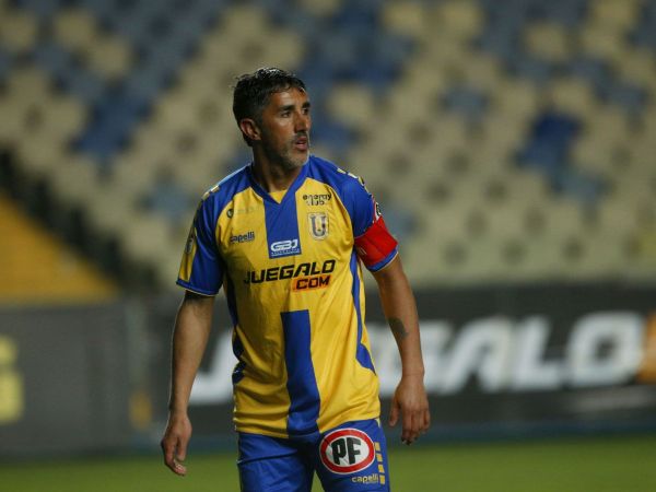 Osvaldo González volvió del retiro para guiar a Universidad de Concepción a su regreso a la Primera División