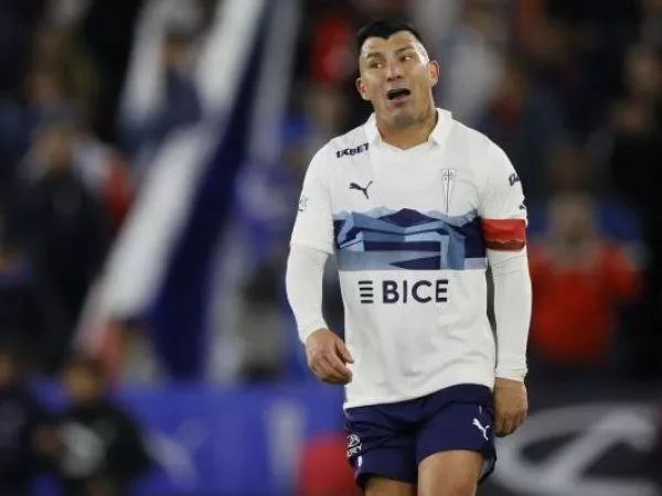Gary Medel con la camiseta de Universidad Católica