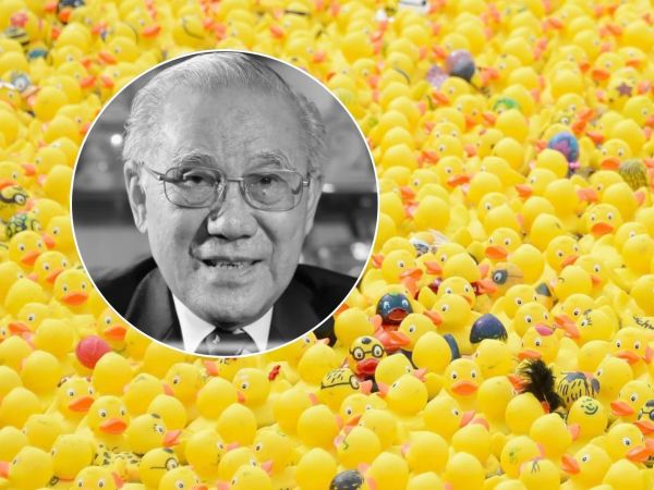Muere creador del clásico patito de goma hongkonés