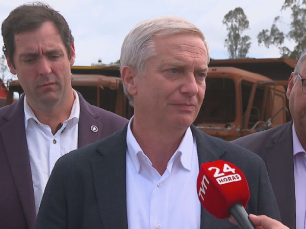 Kast respalda a Jorge Quiroz tras críticas del comando de Jara a su economista