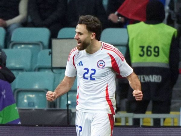 Los fanáticos criticaron duramente el nuevo diseño de la indumentaria, la cual dejó atrás el blanco y rojo tradicional.