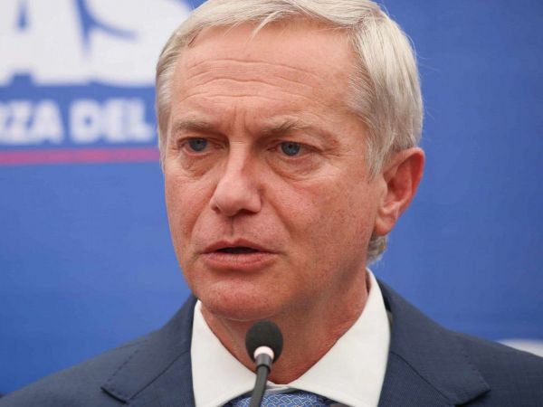 Kast responde a críticas de Jara: 