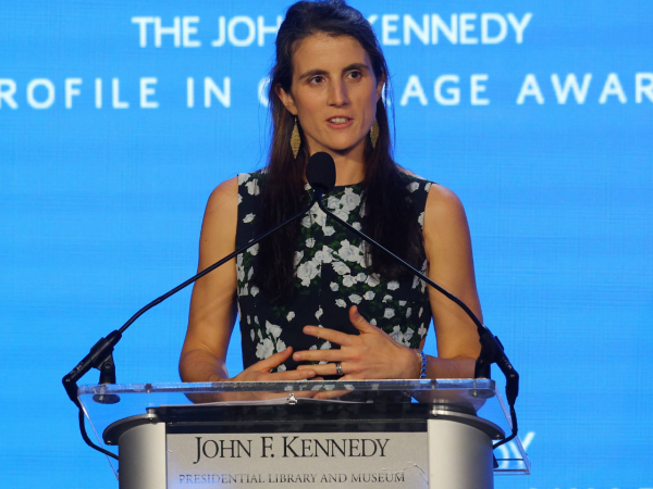 Nieta del expresidente Kennedy dice que tiene cáncer