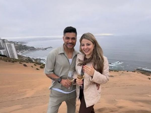 Reinaldo Navia sorprendió en redes sociales con su petición a su pareja, Stephania Valadez.