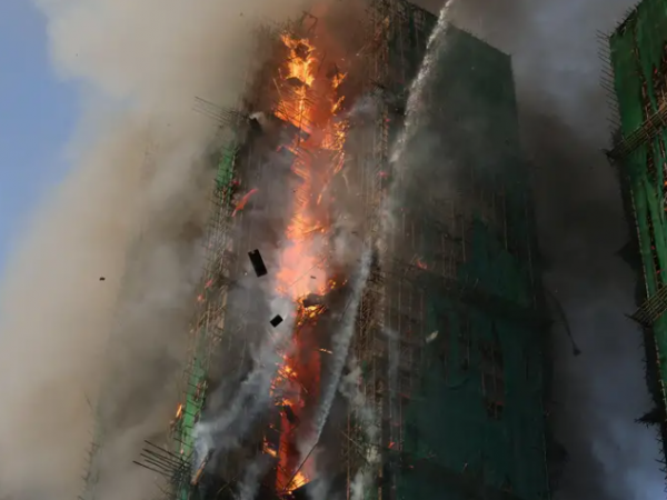 Fallecidos tras incendio en Hong Kong