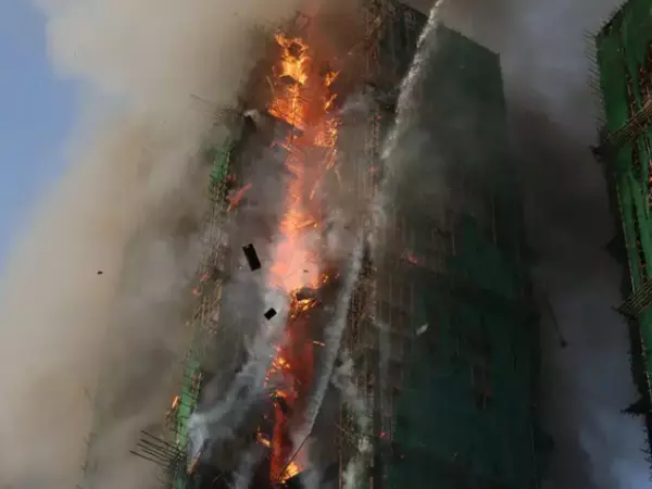 Fallecidos tras incendio en Hong Kong