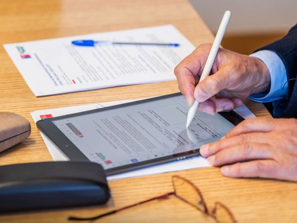 Autoridades de Chile y Perú firman acuerdo para integrar a Perú al proyecto Latam-GPT.