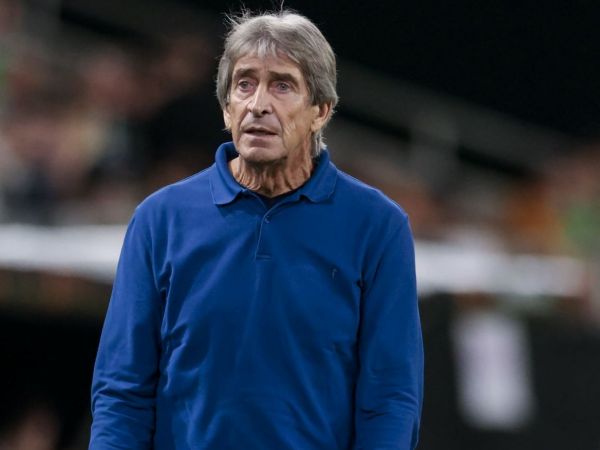 En España aseguran que Manuel Pellegrini renovará con Betis por un salario menor