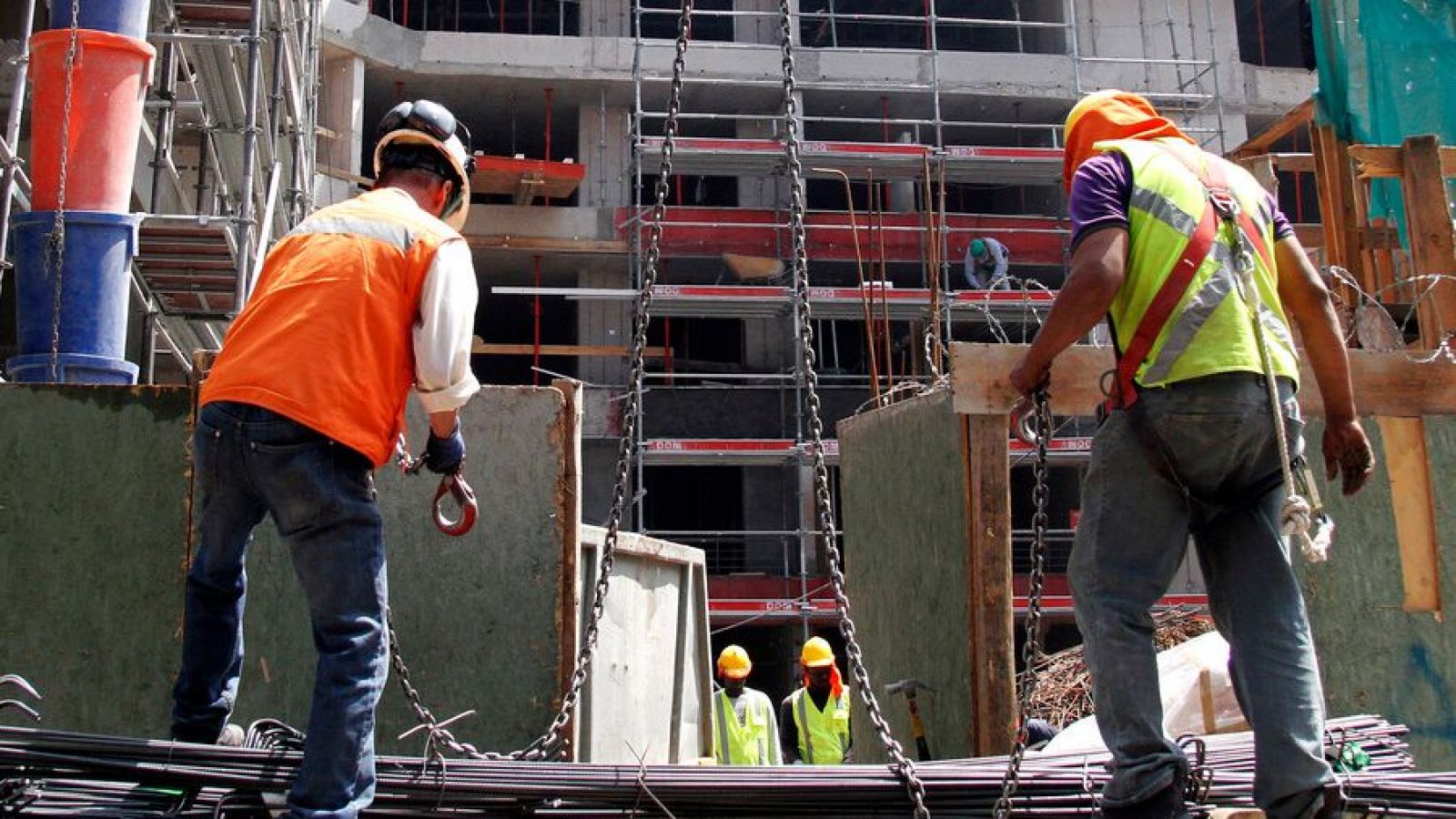 Desempleo sigue a la baja y llega al 8,4% en trimestre agosto - octubre