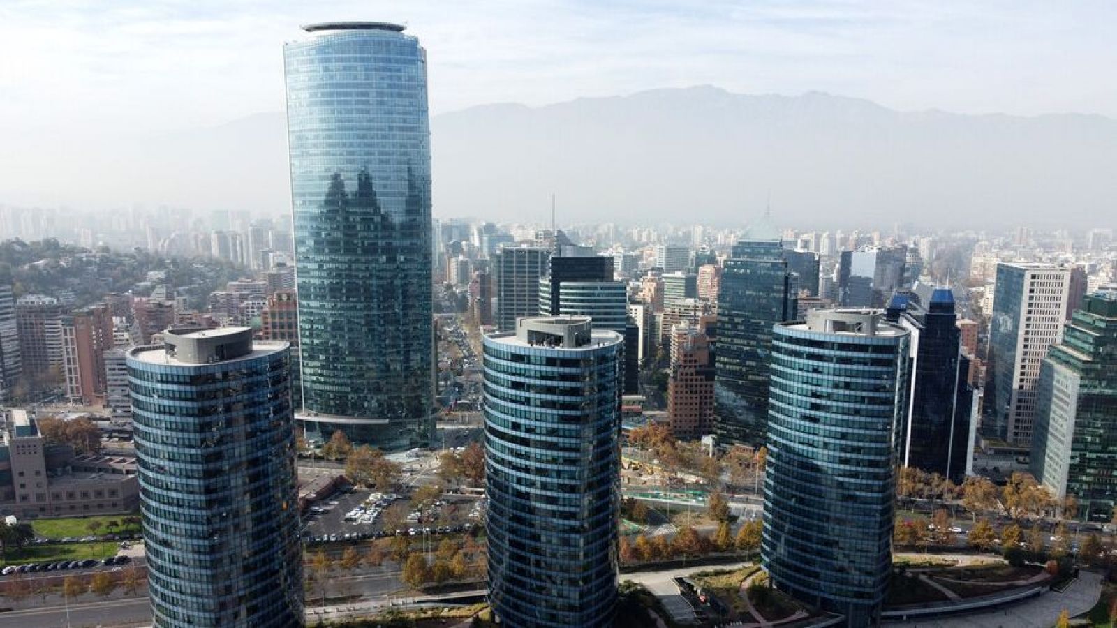 Santiago vive mejor semestre en 6 años: demanda por oficinas en Latinoamérica sube 50%