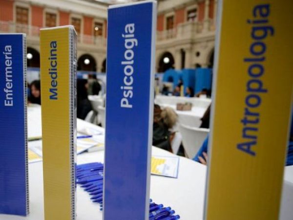 Hasta 2,6 millones el primer año: Ranking de carreras mejor pagadas en Chile