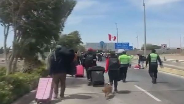 Migrantes em frontera Chile - Perú