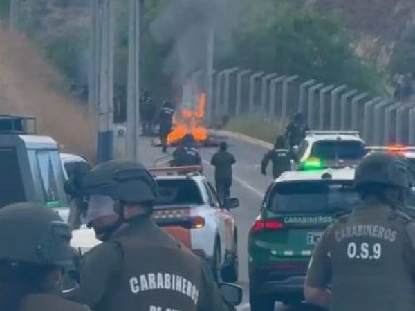 Habitantes se niegan a desalojo y realizan barricadas en el Cerro 18 de Lo Barnechea