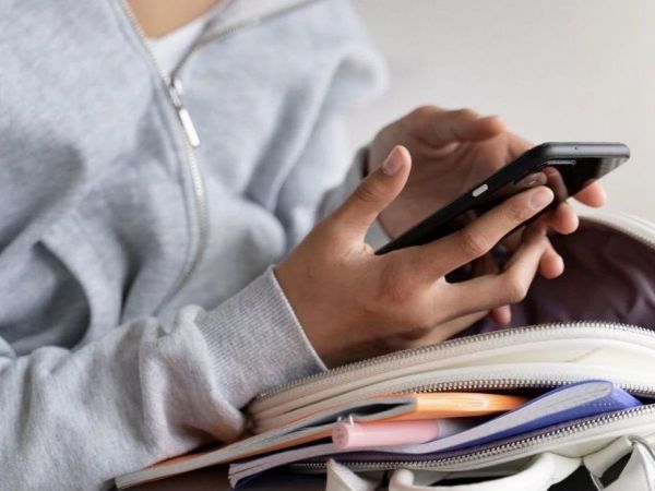 Prohibición de uso de celulares en colegios