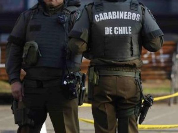 Carabinero y su armamento de servicio