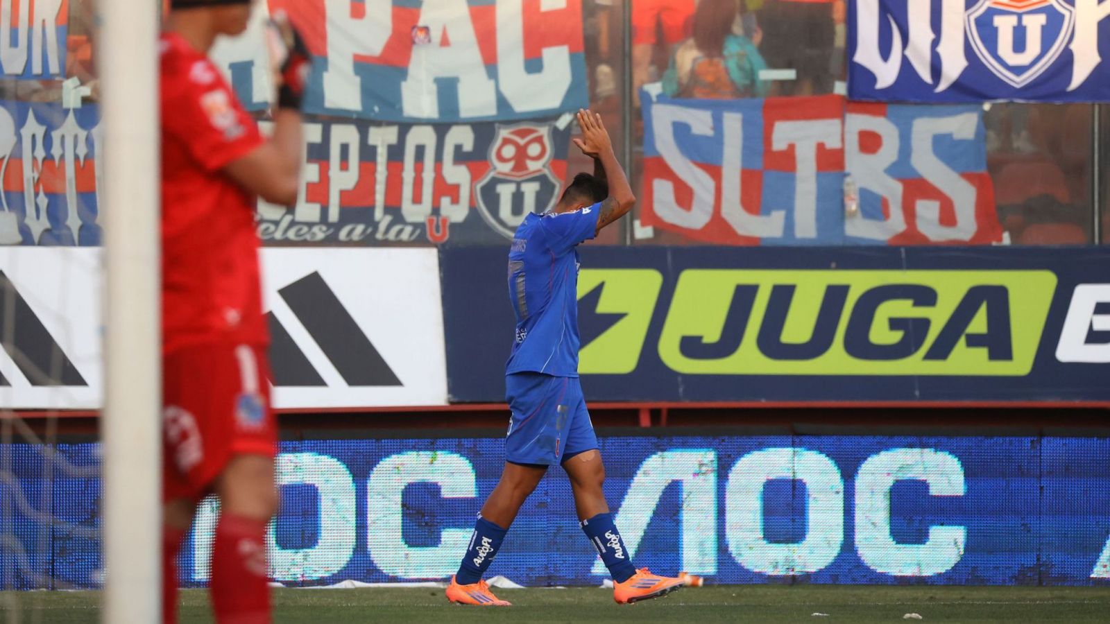 Rodrigo Contreras confesó "un año muy difícil a nivel personal", reconociendo su deseo de permanecer en el club azul.