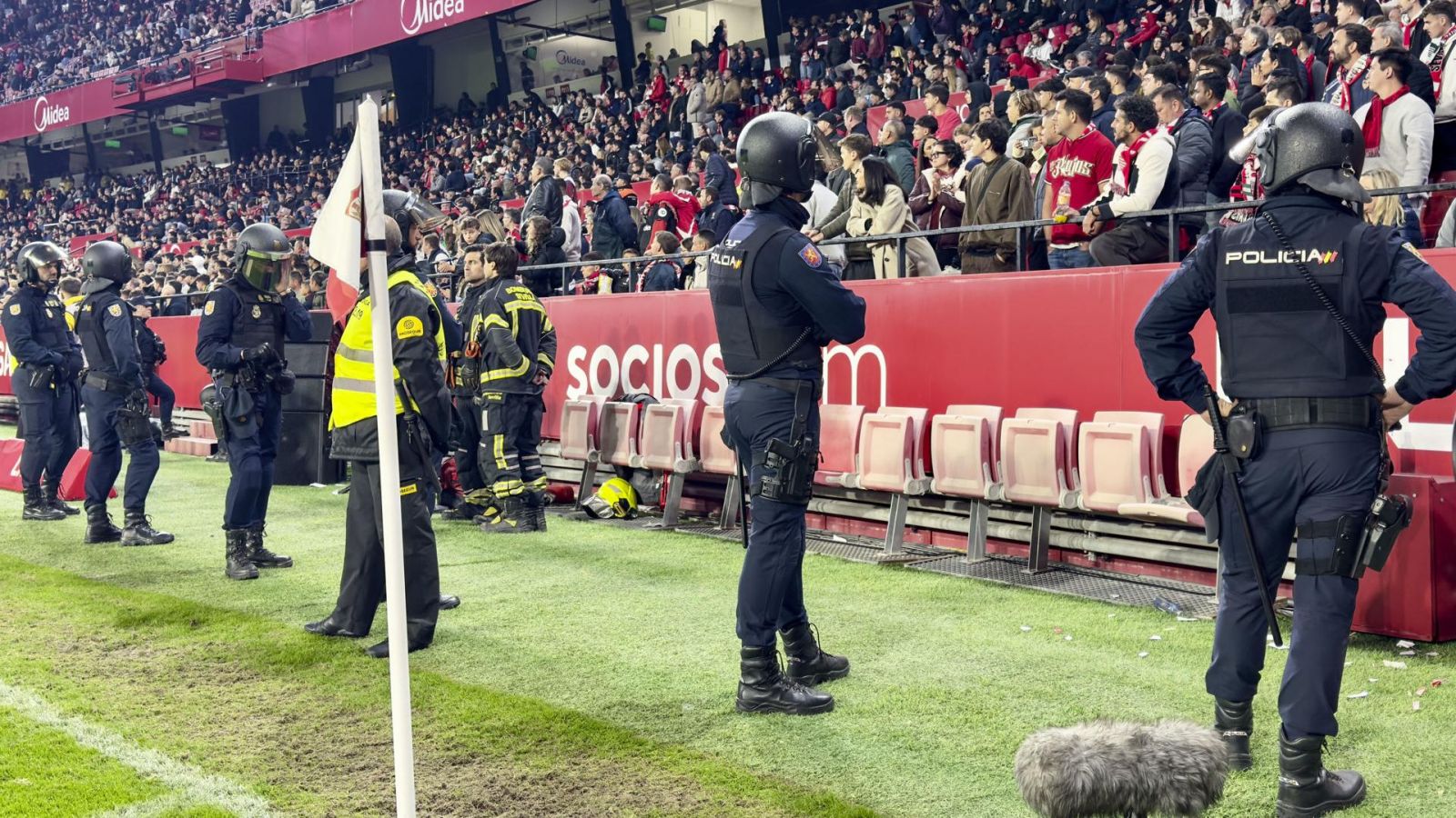 Sevilla fue castigado por incidentes durante el clásico ante Real Betis