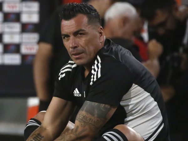 Esteban Paredes sufrió un alza de presión y fue trasladado a un centro de salud