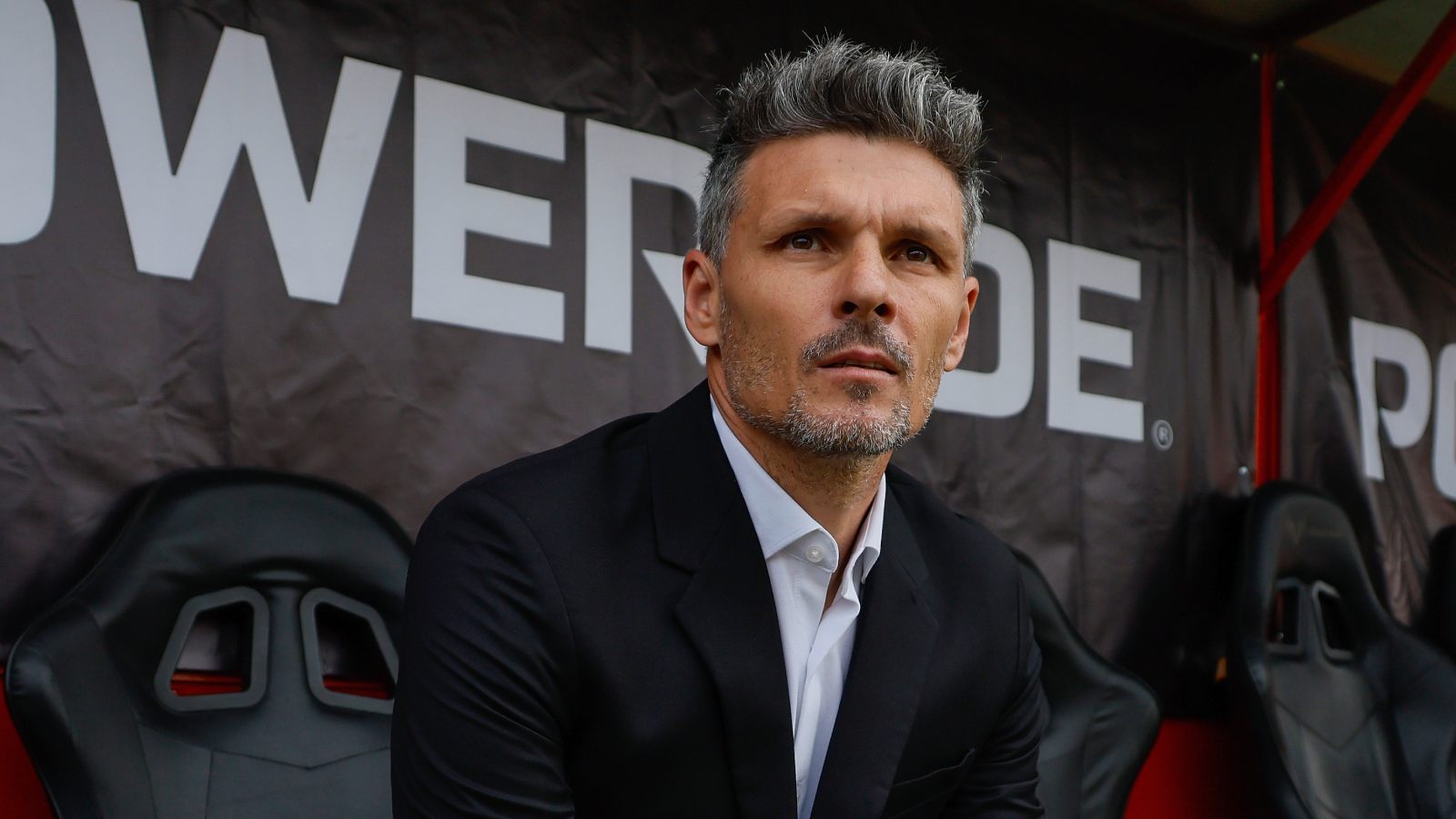 Fernando Ortiz dirigiendo un partido de Colo Colo