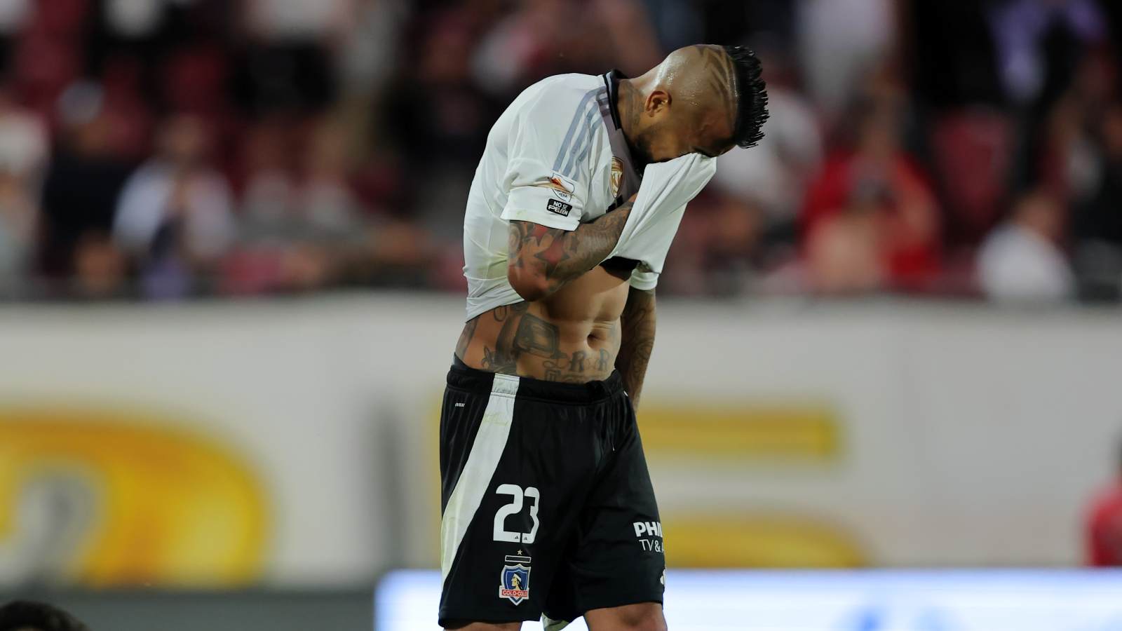 Arturo Vidal lamentándose tras empatar ante Deportes Limache